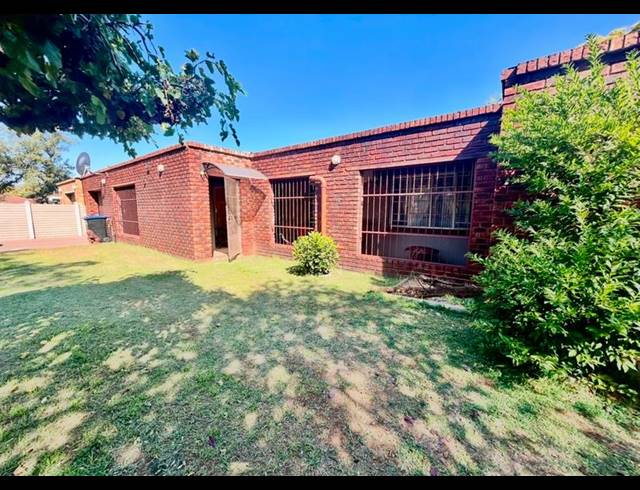 3 BEDROOM HOUSE FOR SALE IN VANDERBIJLPARK CW 5